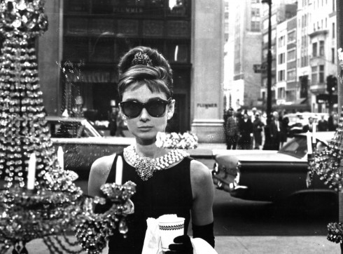 Audrey Hepburn em “Bonequinha de Luxo. Foto: Reprodução.